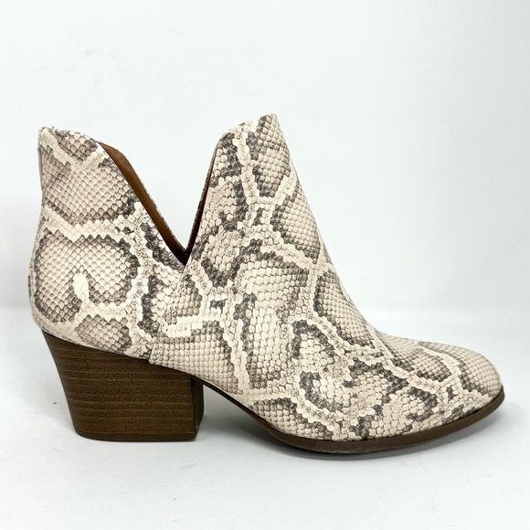 SO° Barb Bone Women's Snake Ankle Boots - Picture 3 of 13
